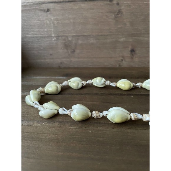 Vintage Shell Lei - Necklace - Rare LARGE Shells - 34” - Picture 7 of 9